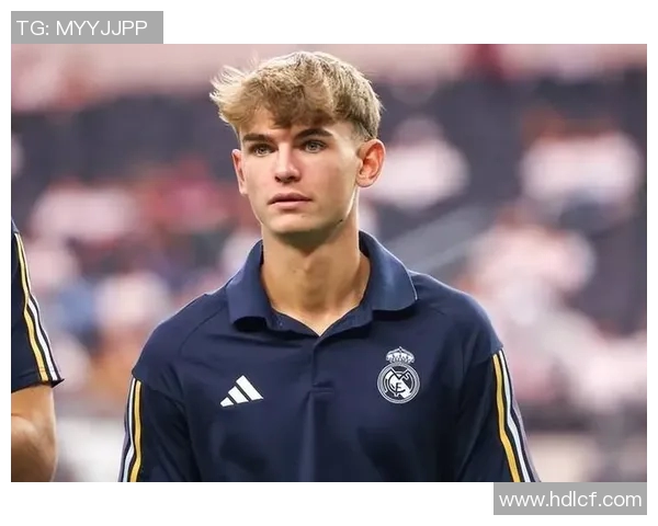 22岁法国中场巨星崭露头角：6豪门争抢意甲过人王的传奇崛起